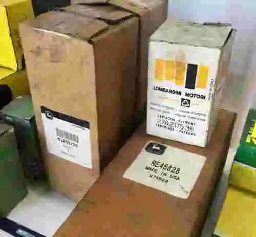 30. LOTE DE REPUESTOS ORIGINALES PARA AUTOMÓVILES