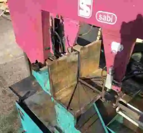 7. MAQUINA DE CORTADORA DE METAL A CINTA  SABI BR 440-610