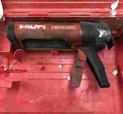 8. CARGADORA DE TORNILLOS HILTI + PISTOLAS APLICADORAS DE RESINAS