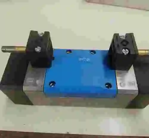 4. FESTO 151873 VALVULA DE SOLENOIDE MFH-5/3G-D-3-C