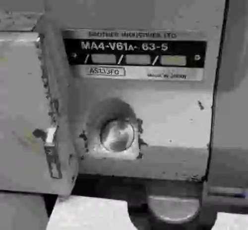 4. Lote de 2 máquinas de coser BROTHER MA4-V61A-63-5 MA4-V61-63-5