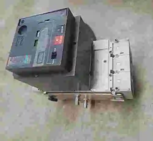 3. MERLIN GERIN NS400 L 400A + STR 23 SE NUEVO