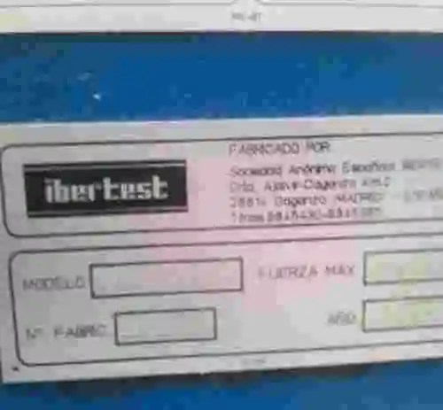 2. Prensa de 1000 TN para pruebas de compresión en tuberías de hormigón