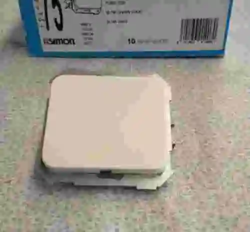 4. PLACA CIEGA 75800-31 SIMON LOTE DE 4 UNIDADES