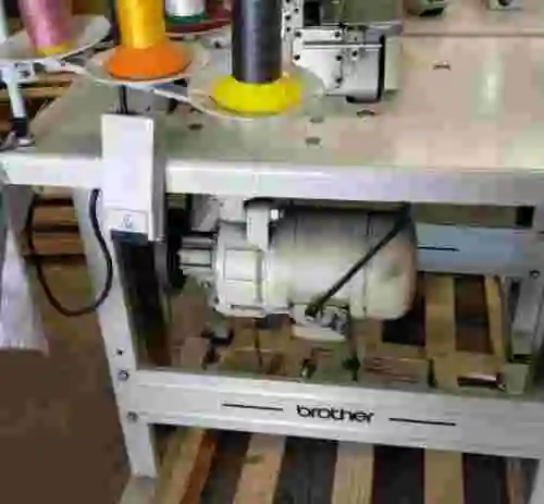 4. Lote de 2 máquinas de coser BROTHER MA4-V61A-65-5