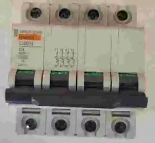 1. LOTE DE 3 Disyuntores magnetotérmicos MERLIN GERIN 25010