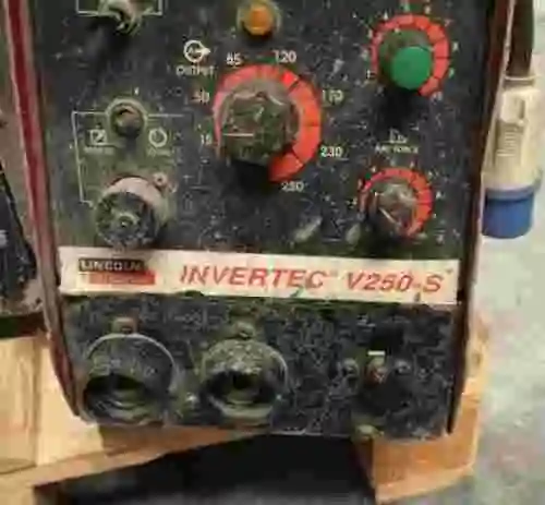 2. GRUPO DE SOLDAR LINCOLN ELECTRIC INVERTEC V250-S