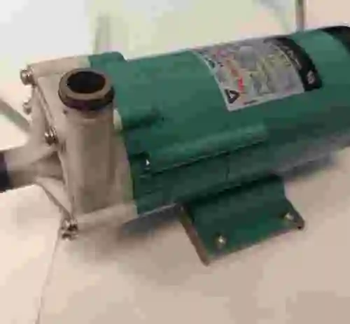 3. Bomba magnética IWAKI MAGNET PUMP MD-20R-NL16