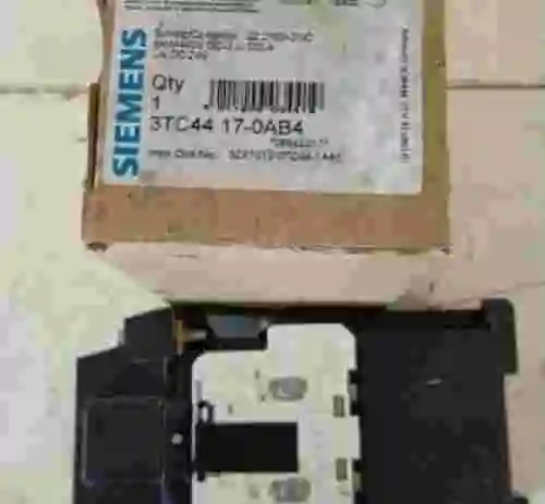 1. Contactor de relé SIEMENS 3TC4417-0AB4