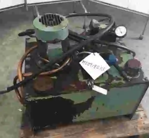 2. Central hidraulica on motor de 0.55 kw y doble valvula de distribucion
