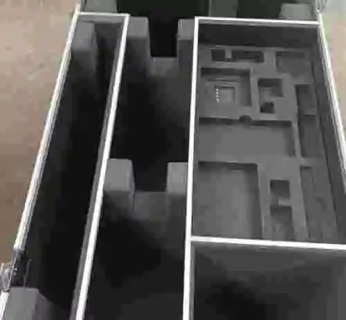 3. Caja de transporte acolchada 136 x 81,5 x 117,5 cm