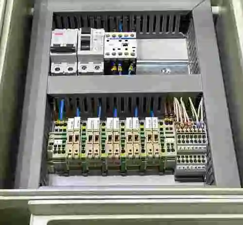 7. 6 CUADROS ESTANCOS CON APARAMENTA ELÉCTRICA