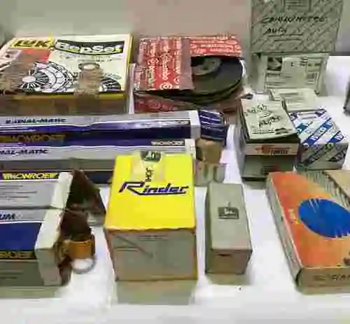58. LOTE DE REPUESTOS ORIGINALES PARA AUTOMÓVILES