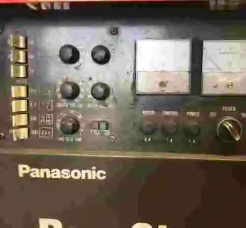 5. Equipo de soldadura con robot Pana Star HF-350 con control dé alimentación.