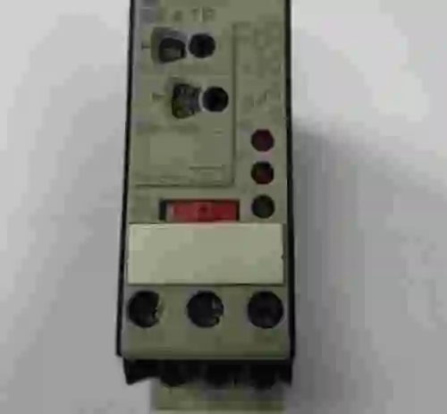 3. Relé de Retraso de Tiempo TELEMECANIQUE RE4 TP13BU