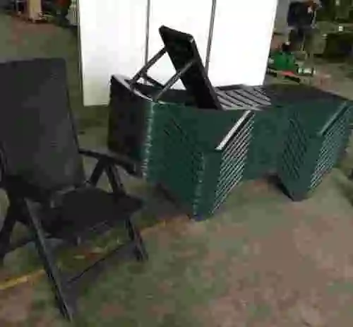 2. 10 Tumbonas verdes nuevas de ocasion y dos sillones reclinables.