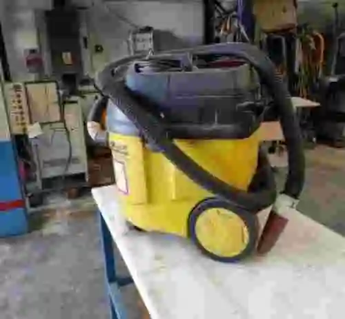 2. Aspiradora industrial Karcher NT 361 Eco