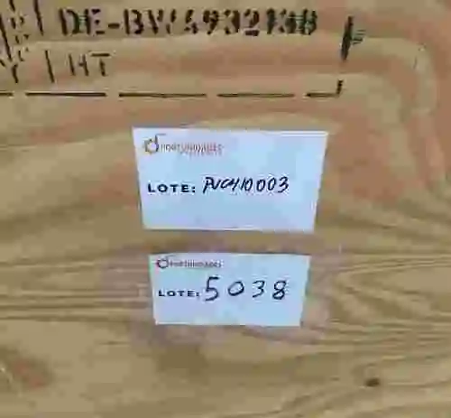 73. LOTE DE REPUESTOS ORIGINALES PARA AUTOMÓVILES
