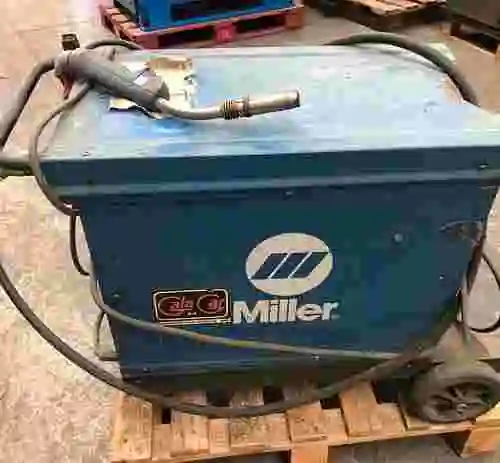 8. Equipo de soldadura MILLER COMPACTBLU 243