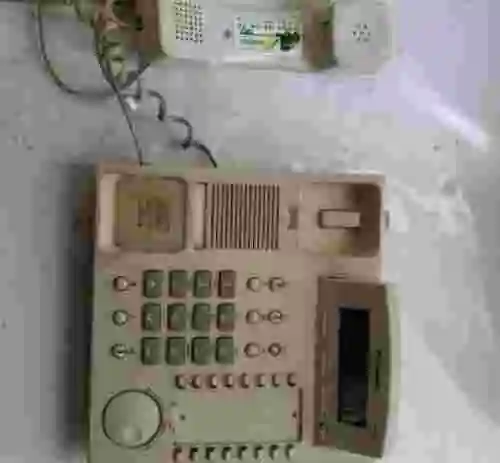 1. Telefono con pantalla digital PANASONIC KX-T7533