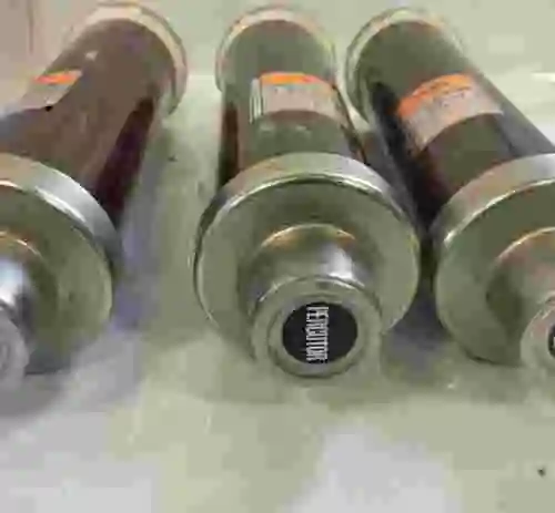 3. Lote de 3 Fusibles INAEL IB-D2 12KV 100A