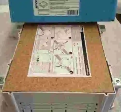 1. CUESTA PLASTICO CAJA SUELO REG. 3 MOD. SIMON 52052103-035 ( 3 UDS )