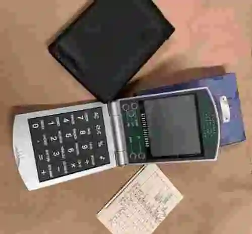 6. 100 UNIDADES CALENDARIO, ALARMA, CALCULADORA DIGITAL