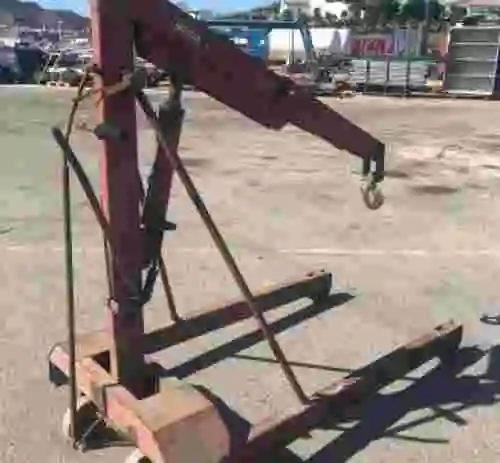 2. GRUA SACA MOTOR