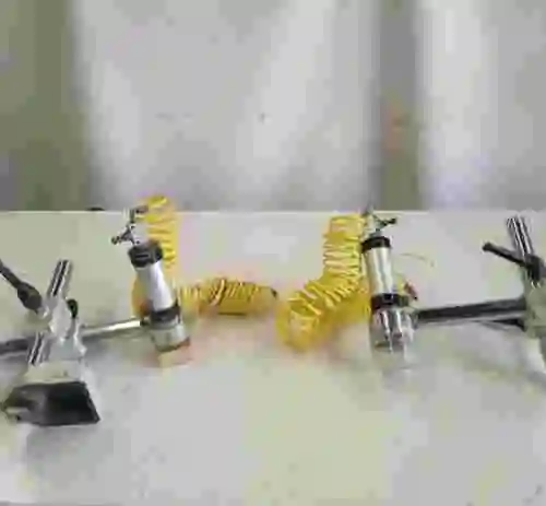 1. Dos soportes neumáticos para fijación de piezas.