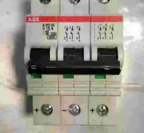 1. Disyuntor ABB S283 UC K 10A