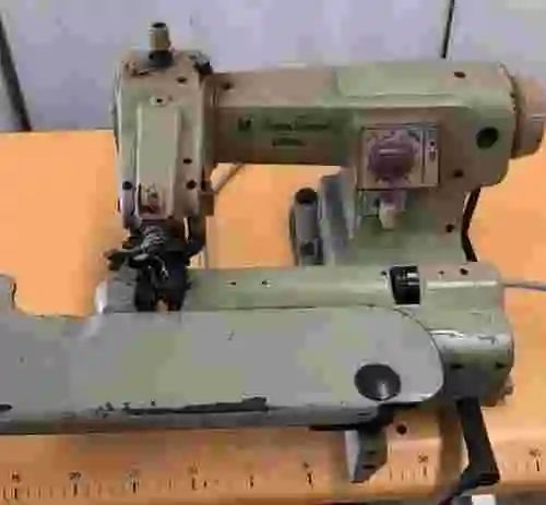 3. Maquina de coser con mesa UNION SPECIAL LAWIS