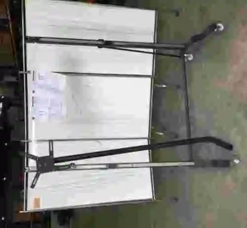 6. Soporte Universal movil para pizarra digital con brazo para proyector.