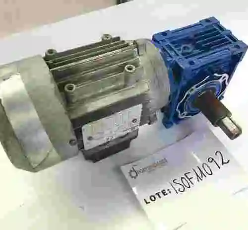 6. MOTOR CON REDUCTOR MARCA MOTOVARIO DE 0.18KW