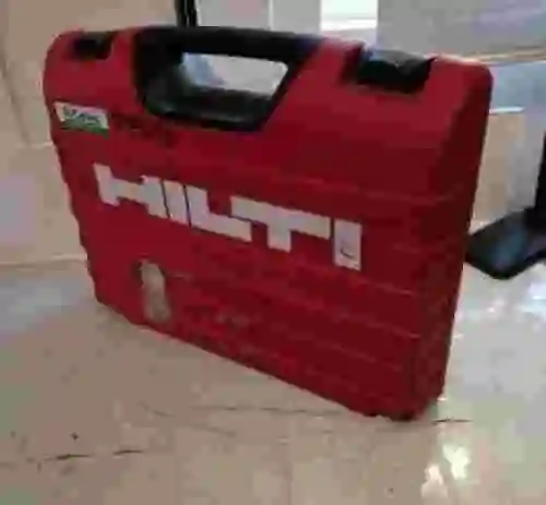 2. Pistola de silicona HILTI MD2000 con maletin y cepillos