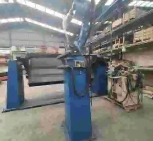 10. Robot con mesa volteadora MOTOMAN YR-HP20