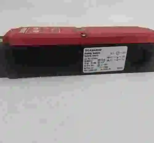 4. EUCHNER TP2-538A024M INTERRUPTOR DE SEGURIDAD