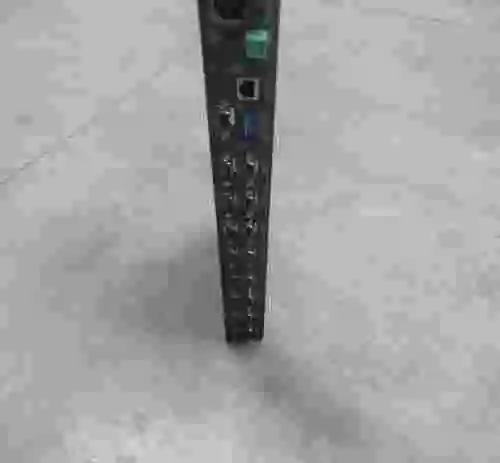 4. KRAMER VP-4X8 CONMUTADOR DE MATRIZ DE AUDIO Y VIDEO VGA