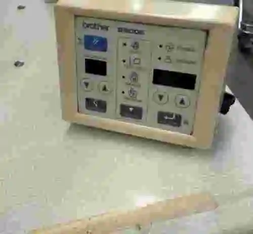 2. Maquina de coser BROTHER LH4-B800E-2