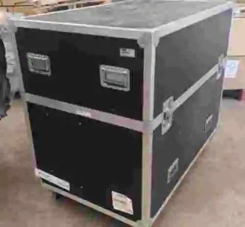1. Caja de transporte acolchada 136 x 81,5 x 117,5 cm