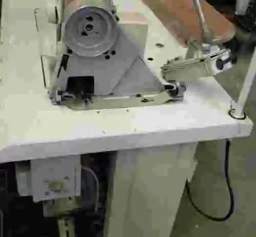 2. Máquina de coser BROTHER DB2-B772-903