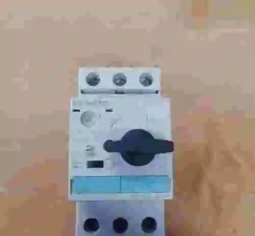 2. SIEMENS 3RV1021-4DA10 DISYUNTOR INTERRUPTOR AUTOMATICO NUEVO EN CAJA