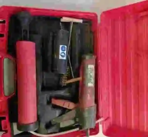 1. Pistola de silicona HILTI MD2000 con maletin y cepillos