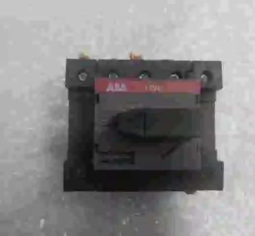 5. ABB OT63E4N/PE INTERRUPTOR DE DESCONEXION