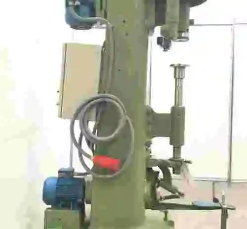 10. PRENSA DE PRODUCCION CON SISTEMA DE HUSILLO PARA ENLATADO