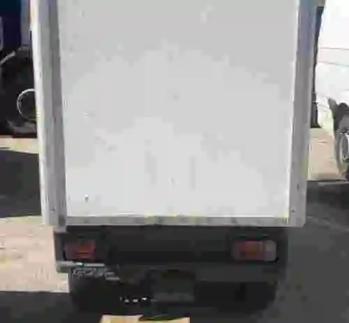 6. Camión eléctrico caja cerrada