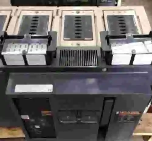 3. MERLIN GERIN MASTERPACK M10 H1 1000A INTERRUPTOR DE 4 POLOS