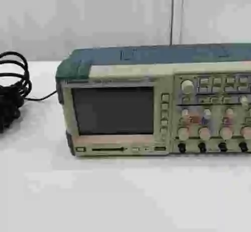 1. Osciloscopio TEKTRONIX TPS2014
