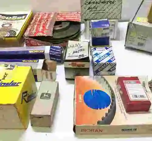 56. LOTE DE REPUESTOS ORIGINALES PARA AUTOMÓVILES