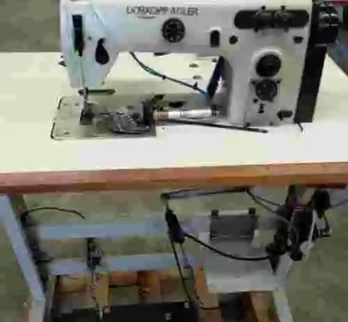 2. Maquina de coser DURKOPP ADLER 173-141110 AP