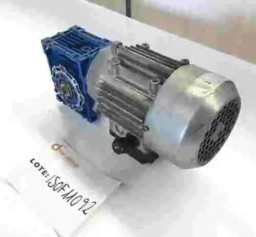 3. MOTOR CON REDUCTOR MARCA MOTOVARIO DE 0.18KW